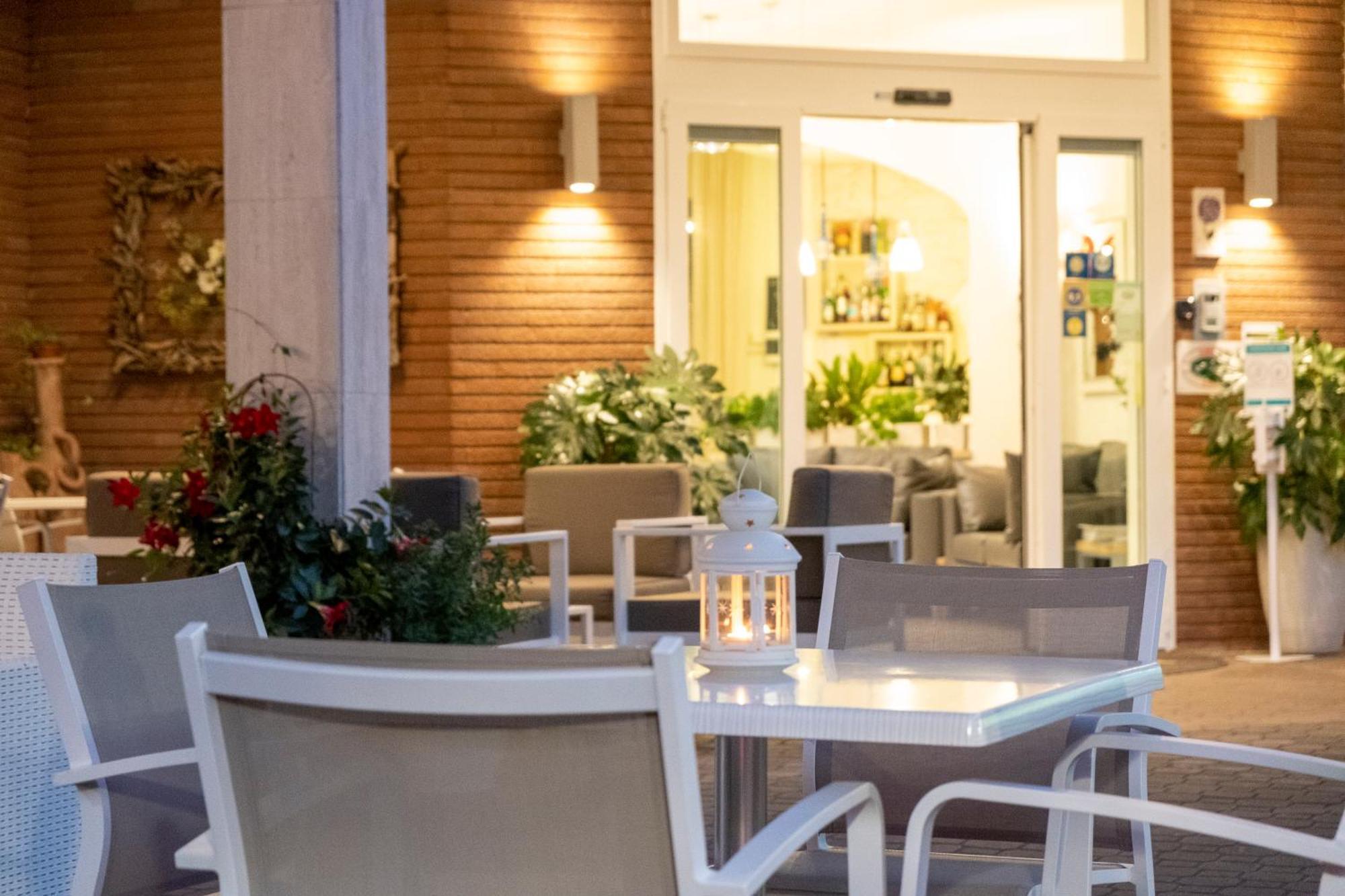 Hotel Orsa Maggiore Milano Marittima Extérieur photo
