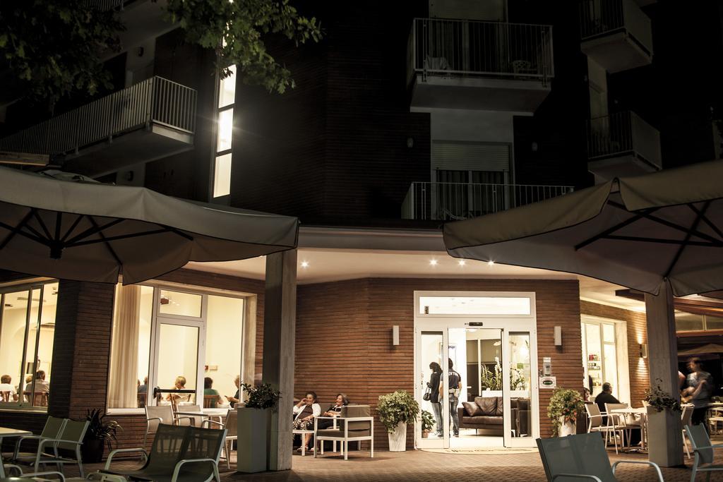 Hotel Orsa Maggiore Milano Marittima Extérieur photo